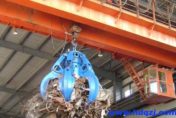 雙梁抓斗橋式起重機電動機的絕緣層構造，是根據電流量尺寸或是工作電壓多少明確?